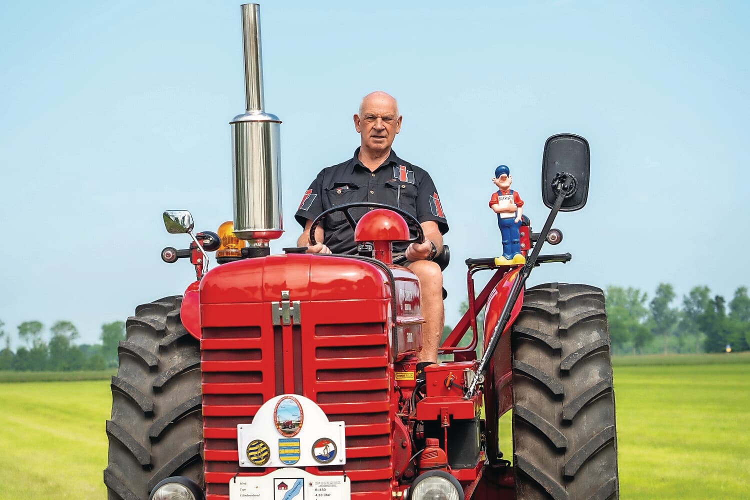 Evert de Kruijf op zijn McCormick B-450. Foto: Michiel Eberwijn