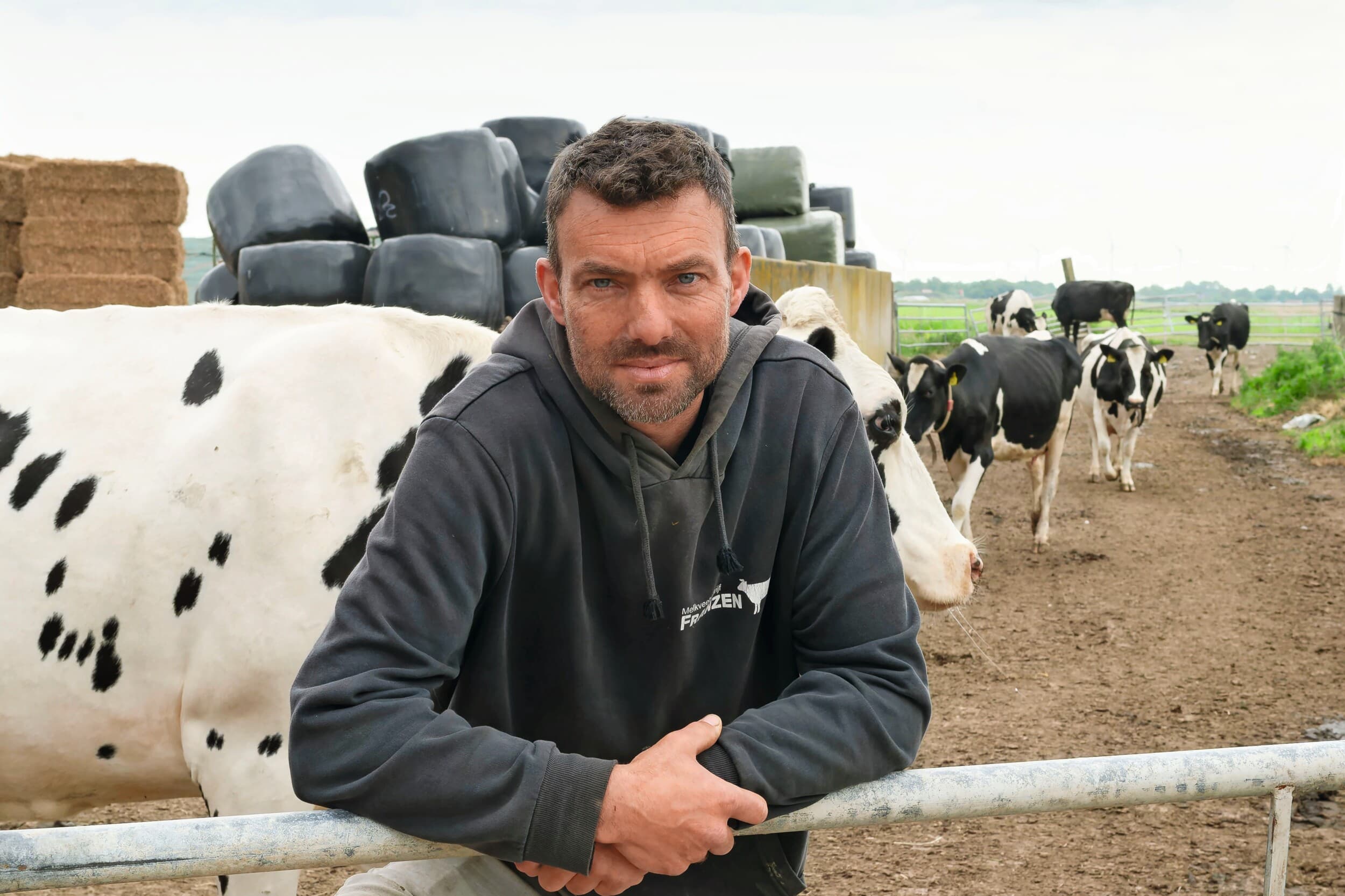 René Franzen runt een melkveebedrijf en wil een zo hoog mogelijk rendement uit het grasland halen. Foto’s: Lex Salverda